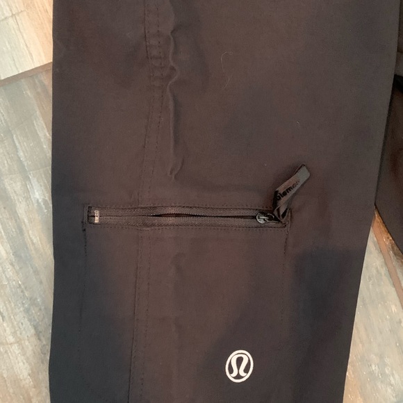 Black Bermuda Lululemon Shorts SZ 4 - Picture 4 of 6